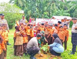 Dukung Program Green Policing, Polsek Simpang Kanan Tanam Bibit Pohon di SDN 012 Bukit Sembilan