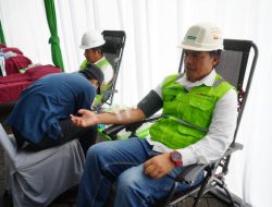 Selain upacara, PTBA menggelar donor darah dan berbagai kegiatan edukatif sebagai wujud kepedulian K3