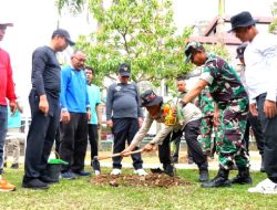 Rokan Hilir Tanam 200 Pohon dan Gelar Gotong Royong Massal Wujudkan Lingkungan Bersih