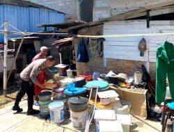 Polsek Batu Ampar Amankan Distribusi Air Bersih Hari Ke-10 di Tanjung Sengkuang