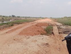 Aksi Nyata Haji Daman di Tengah Banjir, Jalan Lintas Ampean Rotan Kembali Bisa Dilalui Warga