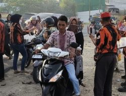 Pesan Kemanusiaan di Jalan Jenderal Sudirman: MPC Pemuda Pancasila Rohil Ajak Pengguna Jalan Ambil Takjil Gratis Selama Ramadan 1447 H