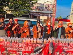 Hari Ke-10 Ramadan, Ketua Pemberdayaan Perempuan dan Anak Sri Wahyuni Tegaskan Komitmen Srikandi MPC PP Rohil Berbagi Takjil