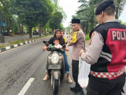 Polres Langkat Berbagi Takjil di Hari ke-24 Ramadhan