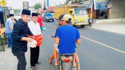 Gabungan Opsnal Narkoba Polres Labusel dan Elemen Masyarakat Bagikan Takjil Gratis