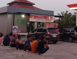 SPBU Perbatasan Riau–Sumut Berbagi Takjil Gratis untuk Pengguna Jalan di Bulan Ramadhan