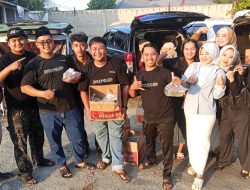 Takjil Gratis di Jalinsum: Komunitas Dheemolish Bagan Batu Berbagi 200 Cup untuk Pengguna Jalan