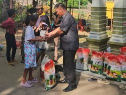 Lambok Siadari dan PSI Rohil Berbagi Berkah Ramadhan, Puluhan Anak Yatim Terima Sembako