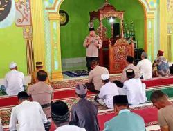 Polres Rokan Hilir Sholat Jumat Bersama Warga Panipahan, Ajak Warga Jaga Kamtibmas