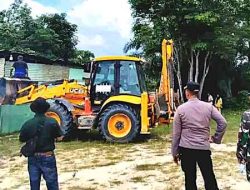 Polsek Tanah Putih Tertibkan Bangunan Liar dan Kafe Remang-Remang di Kawasan Simpang Mayat
