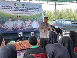 Polres Rohil Tanam 200 Mangrove di Sinaboi, Dukung Program Green Policing Kapolda Riau