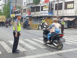 Polisi Hadir di Jalan Raya Sejak Pagi, Sat Lantas Polres Langkat Wujudkan Keamanan dan Kelancaran Aktivitas Masyarakat