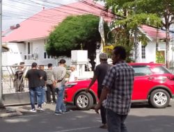 Puluhan Kontraktor Geruduk Mess Bupati Rohil, Tuntut Pembayaran Proyek Segera Dicairkan