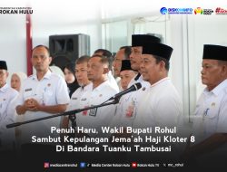Penuh Haru, Wakil Bupati Rohul Sambut Kepulangan Jemaah Haji Kloter 8