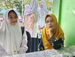 Dra. Syarifah Nur: Dulu Guru Ayah, Kini Mengajar Anak di MTs Al Ittihad
