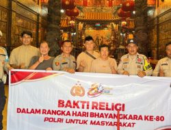 Sambut HUT Bhayangkara ke 80 Polsek Panipahan Gelar Goro di Vihara Bodhirma