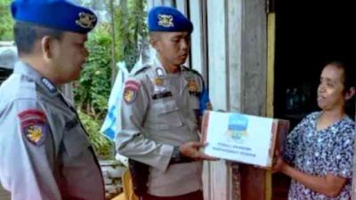 Sat Polairud Polres Rohil Salurkan Bantuan Sembako untuk Nelayan Kurang Mampu Lewat Program JALUR