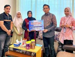 BRI Life Bagan Batu Serahkan Santunan Asuransi Jiwa Rp250 Juta kepada Ahli Waris Nasabah
