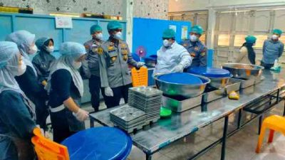 Polsek TPTM Melawan Kawal Penyaluran 2.765 Porsi Makan Bergizi Gratis ke 11 Sekolah