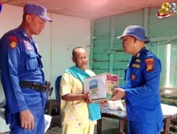 Sat Polairud Polres Rokan Hilir Salurkan Sembako untuk Nelayan Kurang Mampu di Pulau Halang Belakang