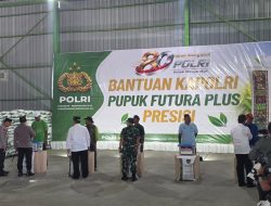Kapolri Salurkan Bantuan Pupuk dan Sembako, Kelompok Tani Binaan Polres Rokan Hulu Turut Menerima Manfaat