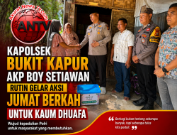 Kapolsek Bukit Kapur AKP Boy Setiawan Salurkan Bantuan Sembako Lewat Program Jumat Berkah untuk Warga Kurang Mampu