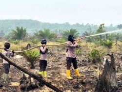 Jelang Hari Jadi ke-78, Polwan Polda Riau Turun Tangani Karhutla