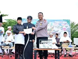 Polsek Kepenuhan Amankan Pawai Semarak Milad Ke-4 Pondok Pesantren Basma Darul ’Ilmi Wassa’adah Wujud Polri Dukung Kegiatan Positif Masyarakat