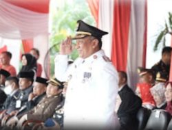 Meriahkan HUT RI Ke-81 Tingkat Kec.Rambah, Bupati Anton Lepas Jalan Santai di Taman Kota Pasir Pengaraian