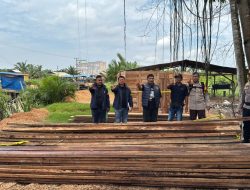 Polres Rokan Hilir tindak tegas Illegalloging di Sinaboi, 2 Tersangka Diamankan, Ratusan Batang Kayu Disita