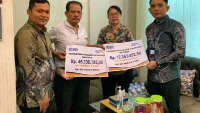 BRI BO Bagan Batu Salurkan Santunan Asuransi Rp57,69 Kepada Ahli Waris Almarhum Jonathan Yanuar