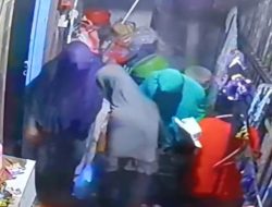 Menyamar Pakai Daster & Kerudung, 3 Orang Bobol Toko HP di Sinaboi — 1 Diamankan, Kerugian Capai Rp40 Juta